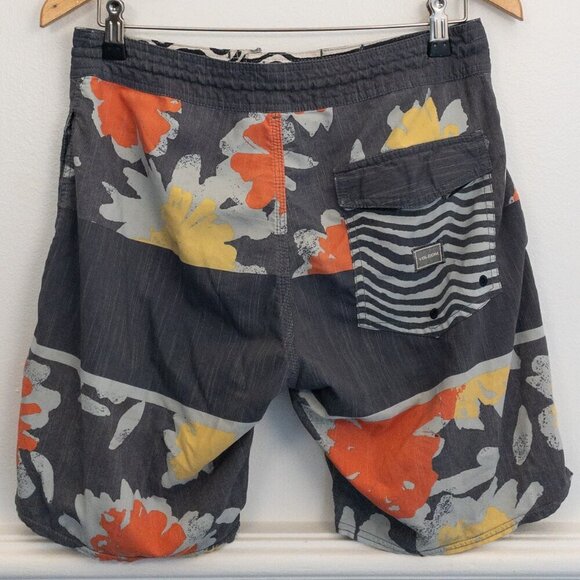 Volcom Men's Floral Board Shorts – Size 29 Surf Swim Trunks Beachwear - Picture 2 of 3